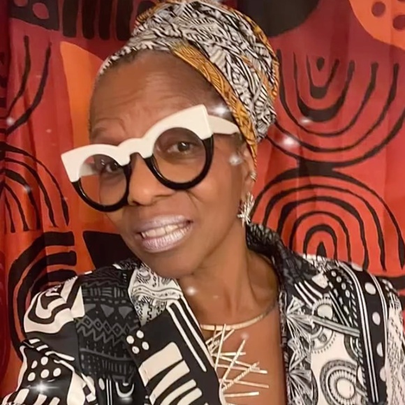 GooD VIBES LIVE - 12Dec2025 Halle-Bration/ Holiday Celebration, Gift Mall - Picture 4 of 16